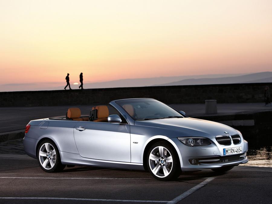  BMW 335i Convertible 2010 года  (фото 9 из 16)